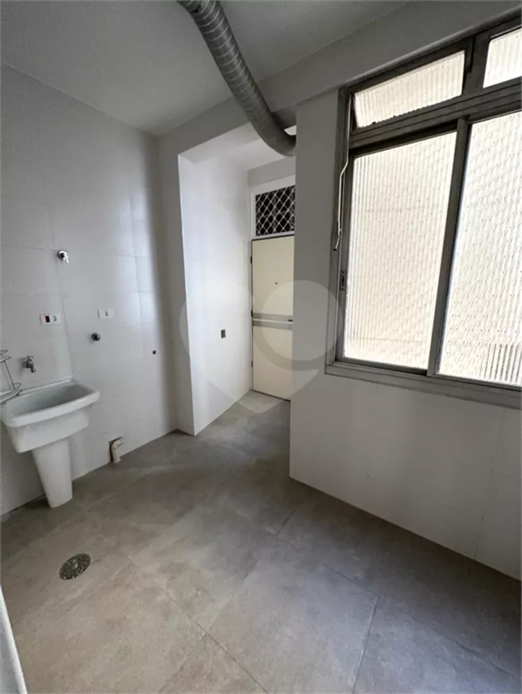 Apartamento à venda com 3 quartos, 208m² - Foto 3