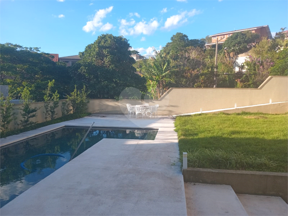Casa de Condomínio à venda e aluguel com 4 quartos, 520m² - Foto 2