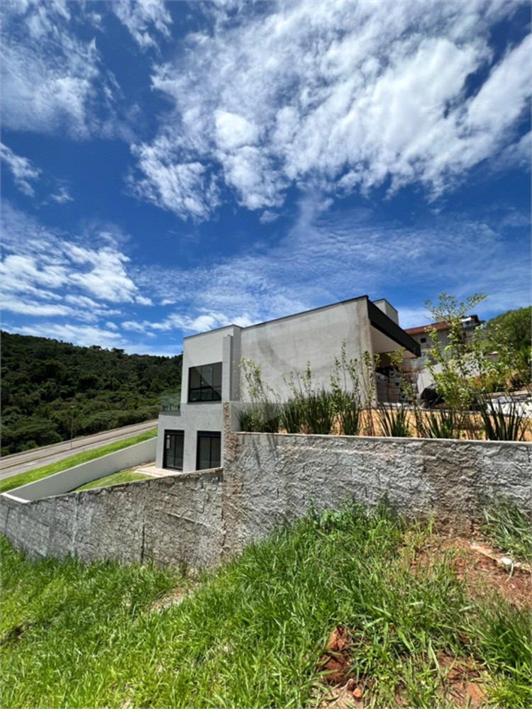 Casa de Condomínio à venda com 3 quartos, 220m² - Foto 2
