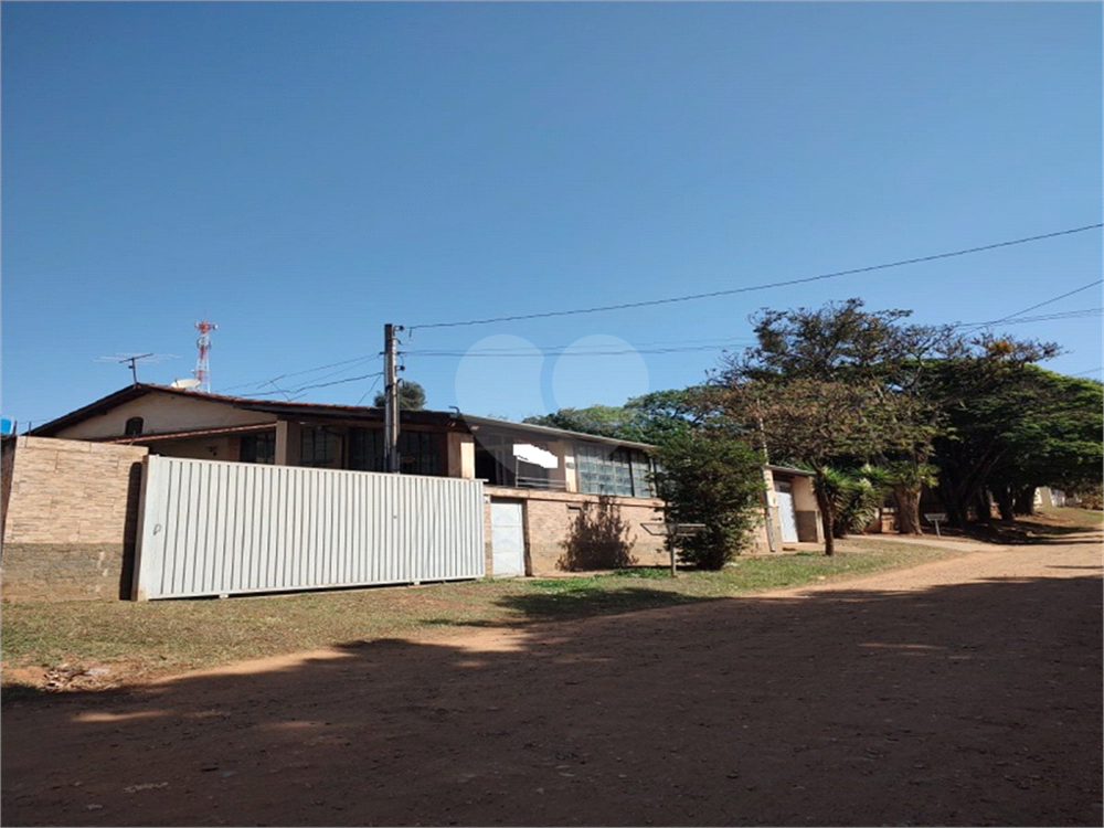 Chácara à venda com 5 quartos, 353m² - Foto 1