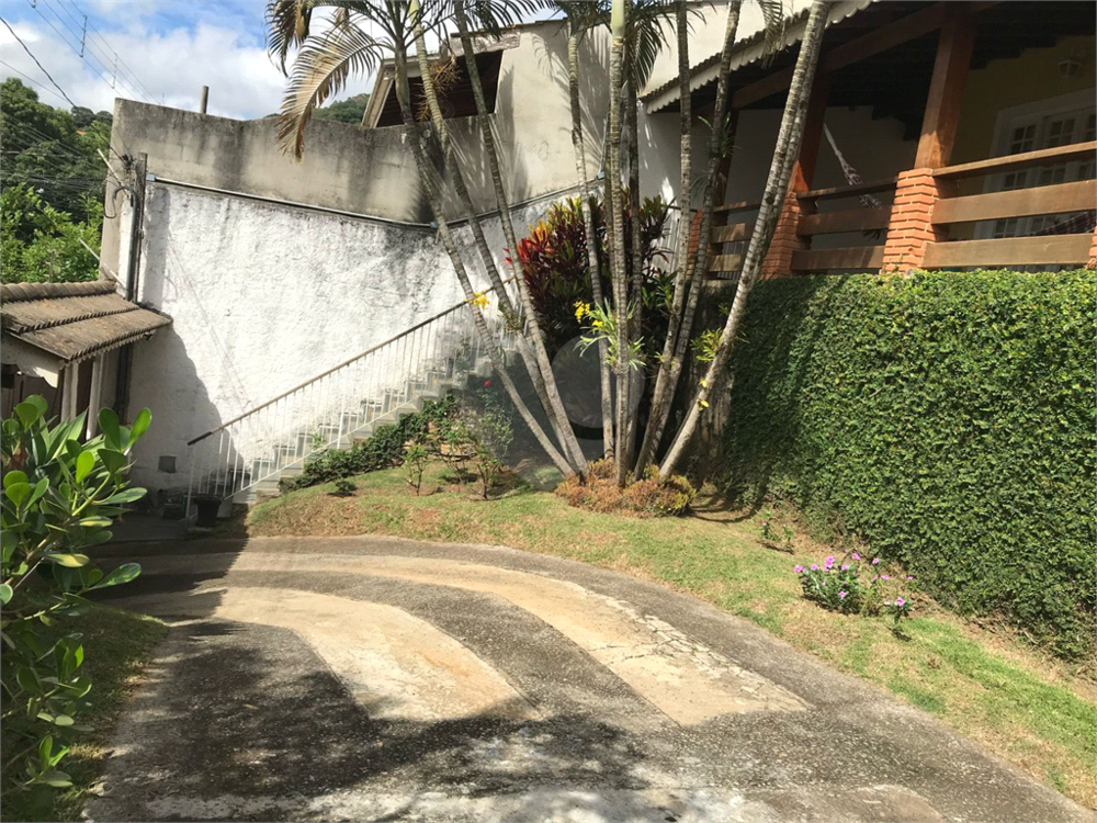 Casa à venda com 5 quartos, 330m² - Foto 16