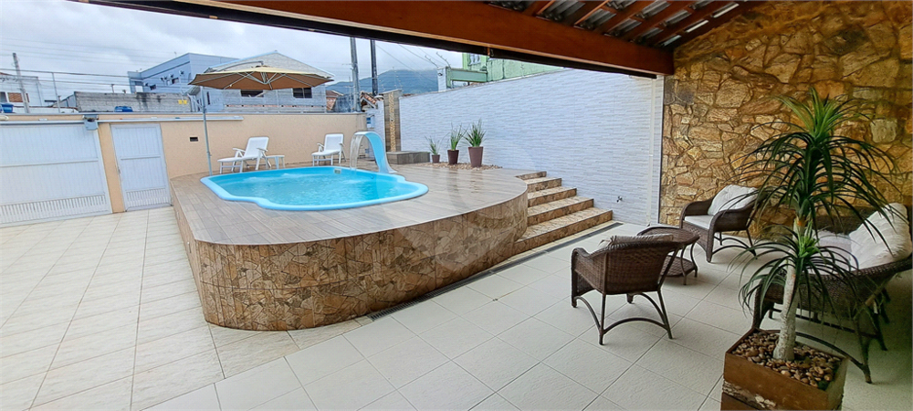 Casa à venda com 5 quartos, 246m² - Foto 4