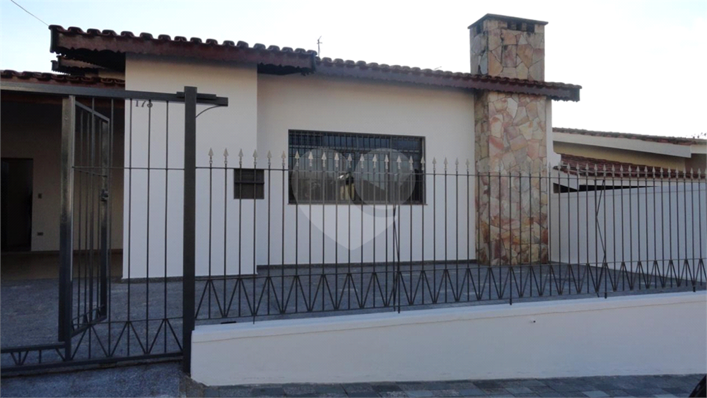 Casa à venda com 4 quartos, 250m² - Foto 4