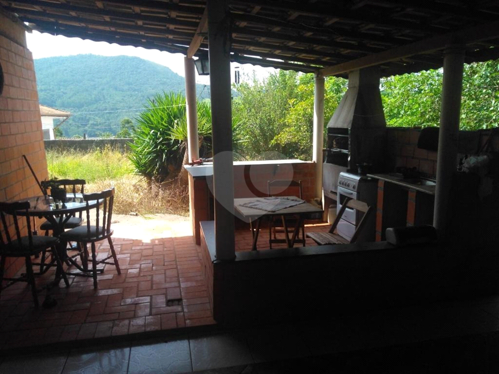 Casa à venda com 3 quartos, 220m² - Foto 3