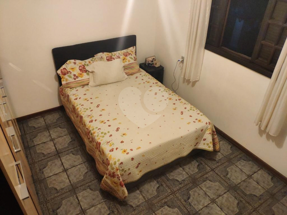 Casa à venda com 3 quartos, 220m² - Foto 8