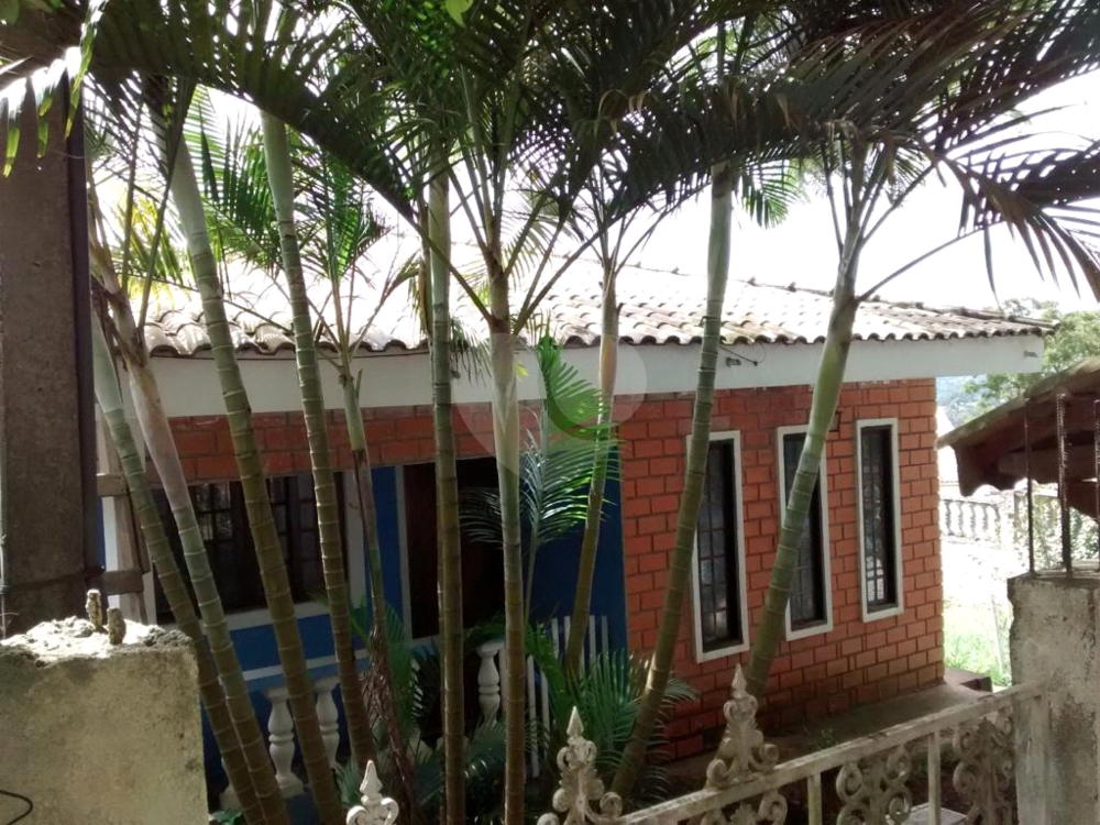 Casa à venda com 3 quartos, 220m² - Foto 1