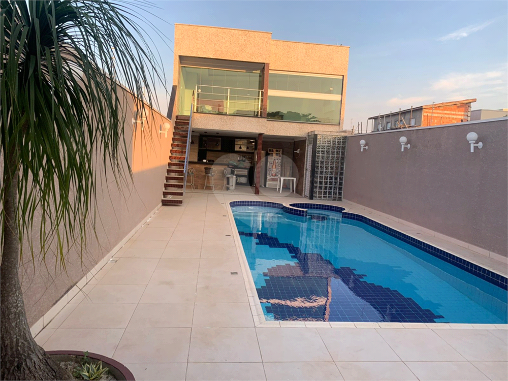 Casa à venda com 2 quartos, 95m² - Foto 1