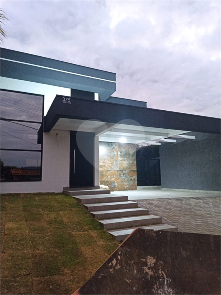 Casa à venda com 3 quartos, 180m² - Foto 1