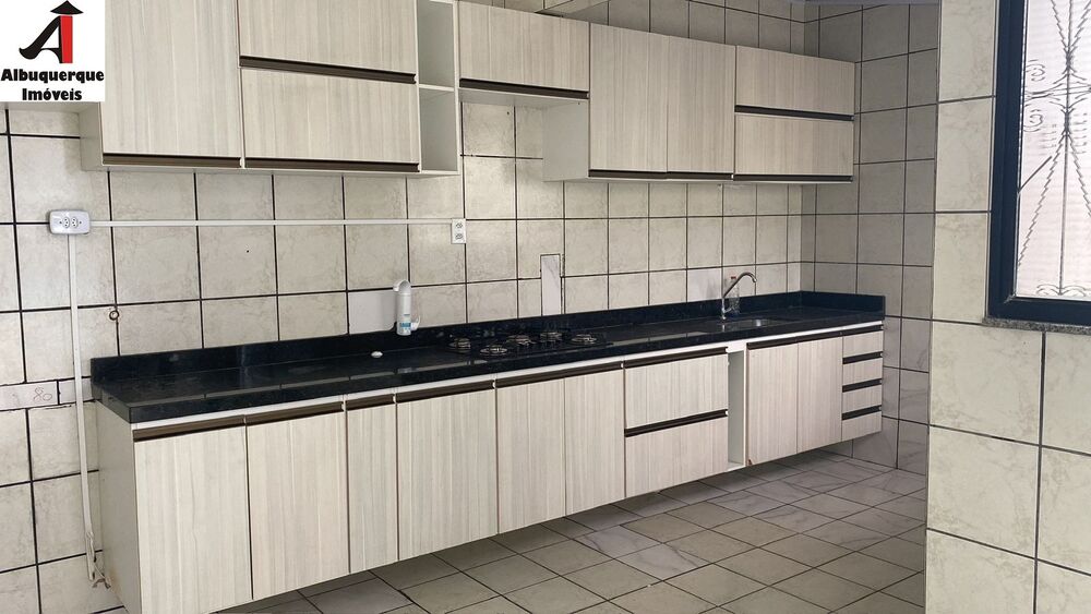 Casa à venda e aluguel com 4 quartos, 300m² - Foto 4