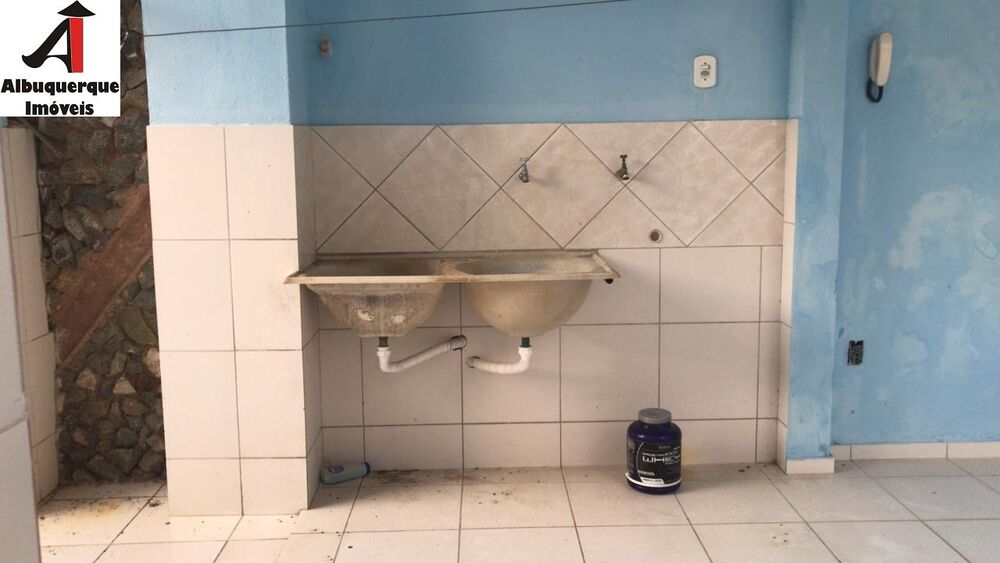 Casa à venda com 3 quartos, 380m² - Foto 4