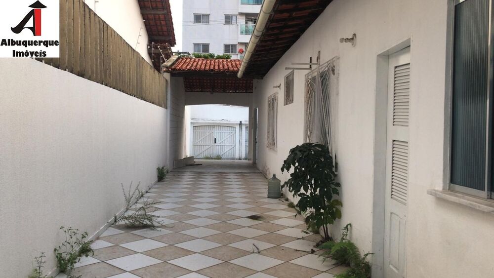 Casa à venda com 3 quartos, 380m² - Foto 1