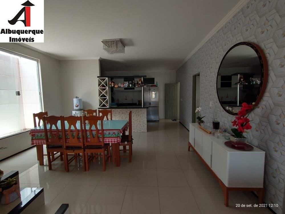 Casa à venda com 3 quartos, 300m² - Foto 2