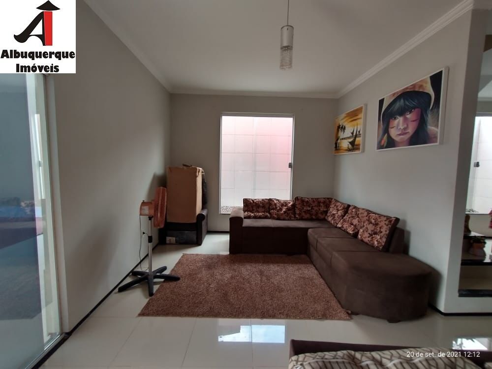 Casa à venda com 3 quartos, 300m² - Foto 1