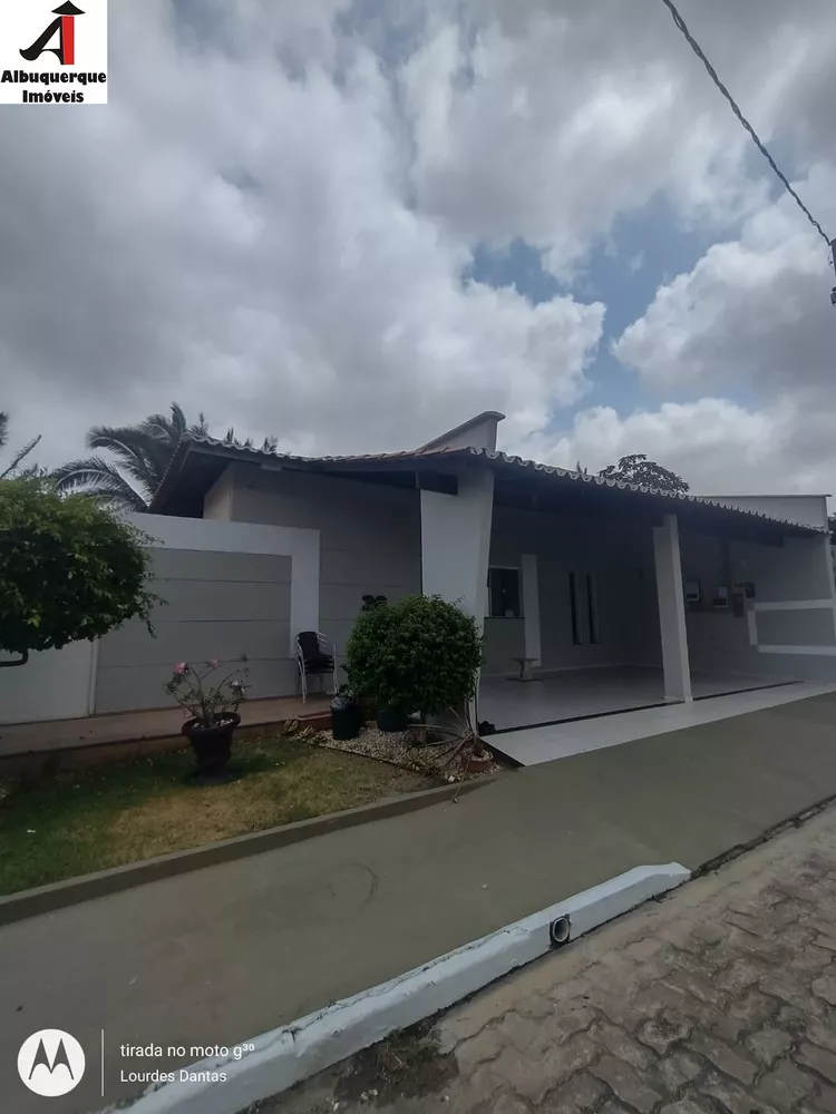 Casa à venda com 4 quartos, 264m² - Foto 1