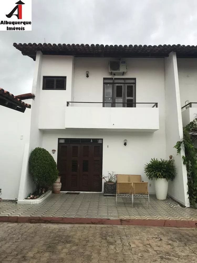 Casa à venda com 4 quartos, 140m² - Foto 1