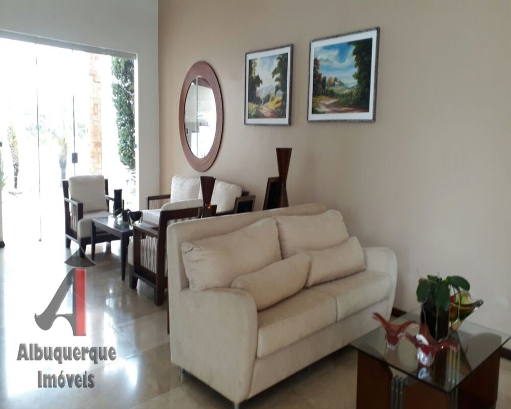 Casa à venda com 4 quartos, 800m² - Foto 2