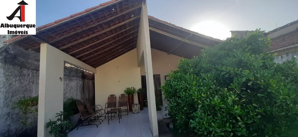 Casa à venda com 3 quartos, 300m² - Foto 1