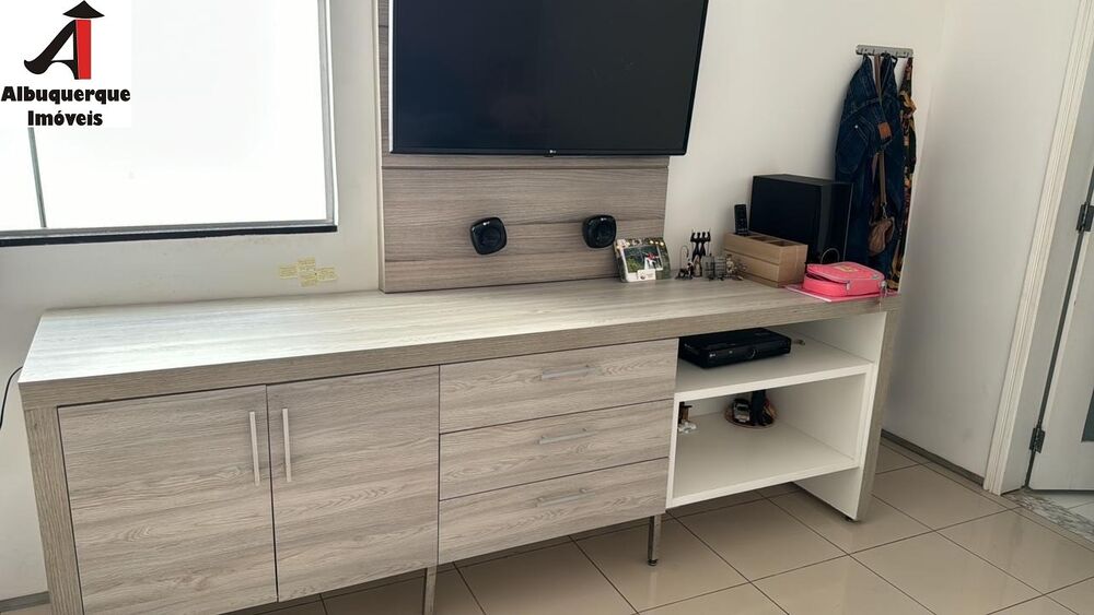 Casa à venda com 3 quartos, 300m² - Foto 2
