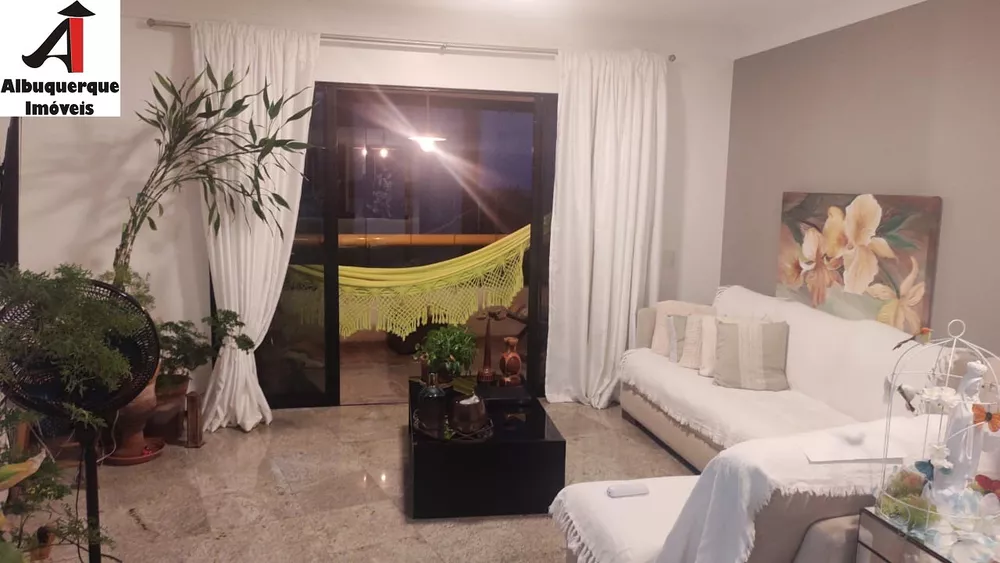 Apartamento à venda com 3 quartos, 200m² - Foto 2