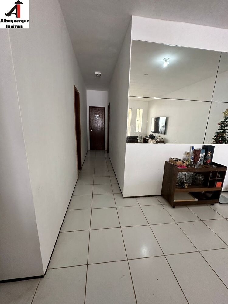 Casa à venda com 1 quarto, 300m² - Foto 2
