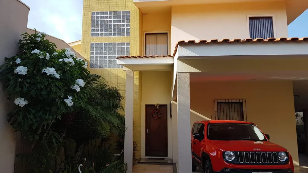 Casa à venda com 4 quartos, 500m² - Foto 1