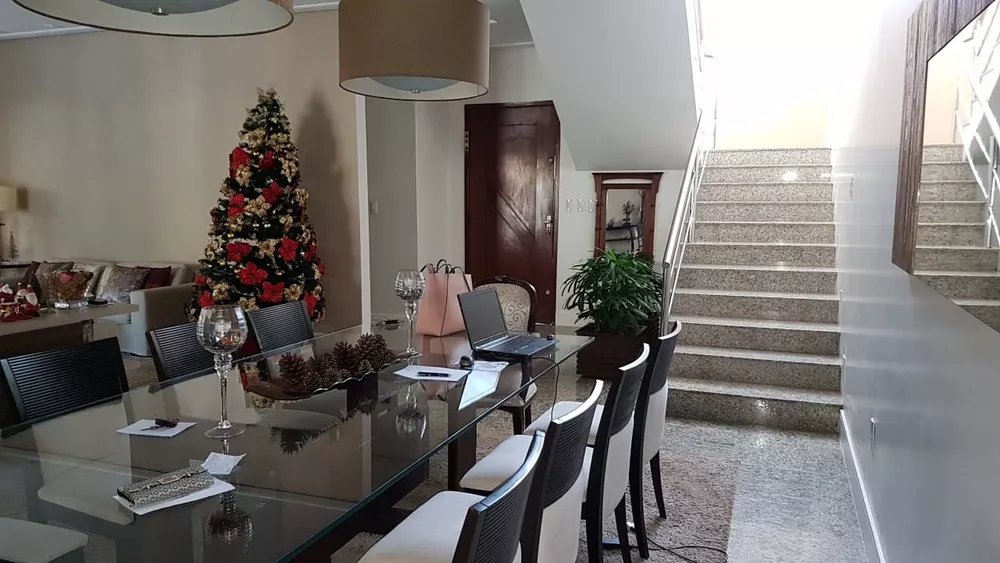 Casa à venda com 4 quartos, 500m² - Foto 2