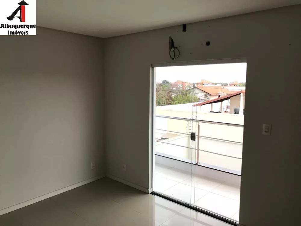 Casa à venda com 4 quartos, 300m² - Foto 6