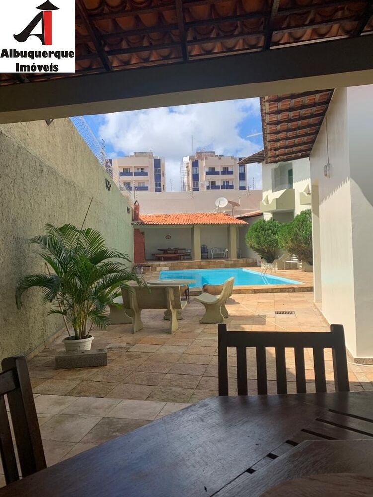 Casa à venda com 4 quartos, 720m² - Foto 1