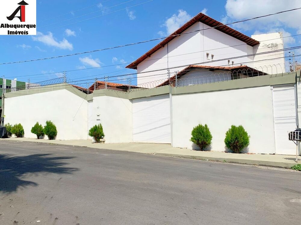 Casa à venda com 4 quartos, 720m² - Foto 4