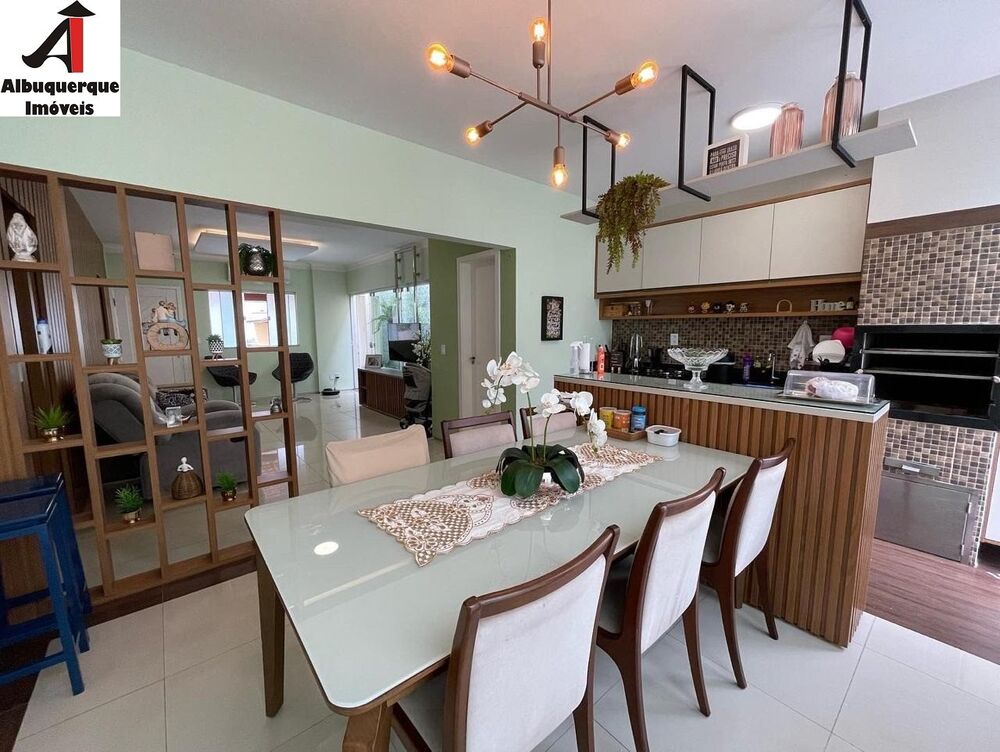 Casa, 3 quartos, 250 m² - Foto 1