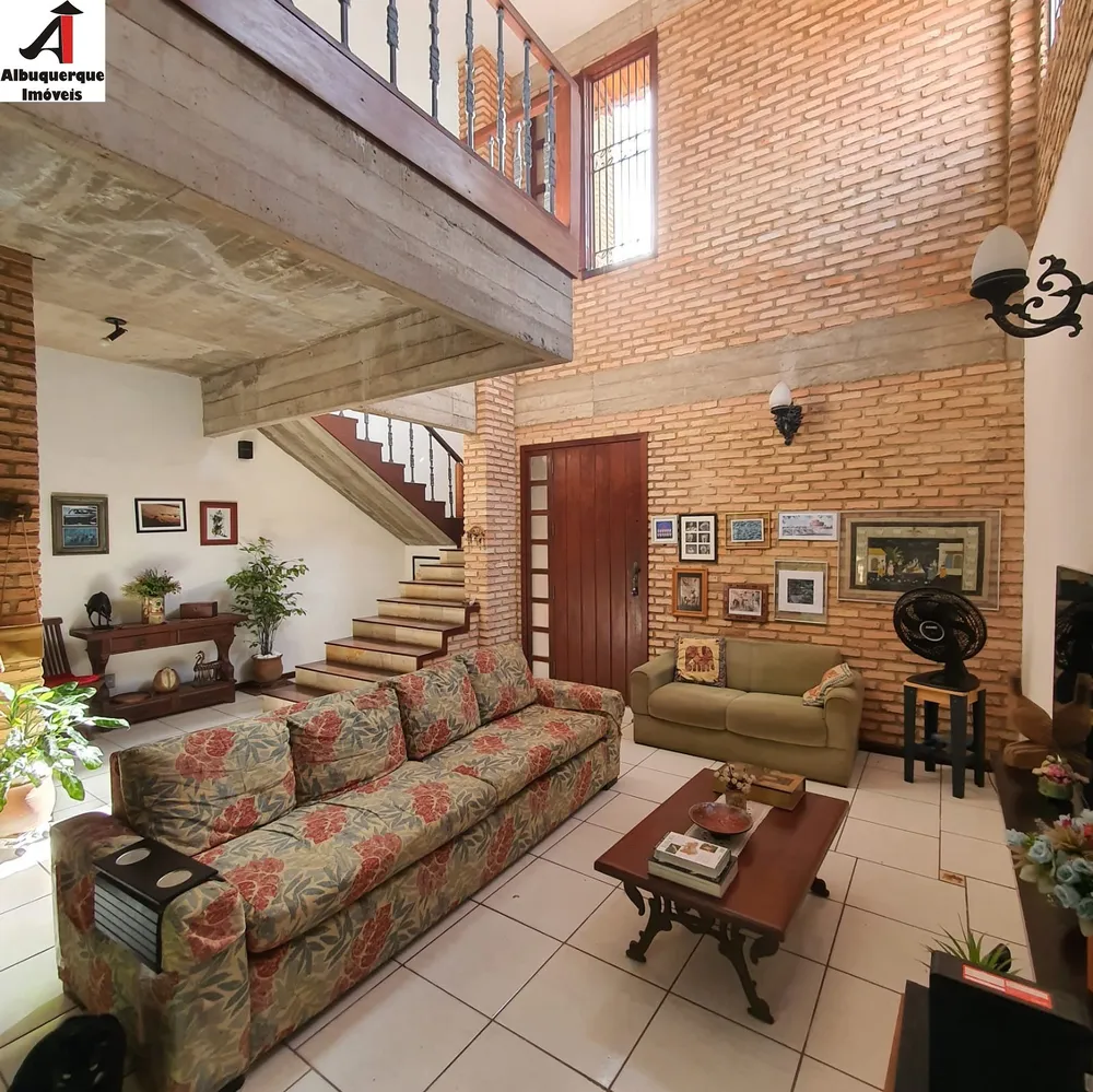 Casa, 4 quartos, 1000 m² - Foto 1