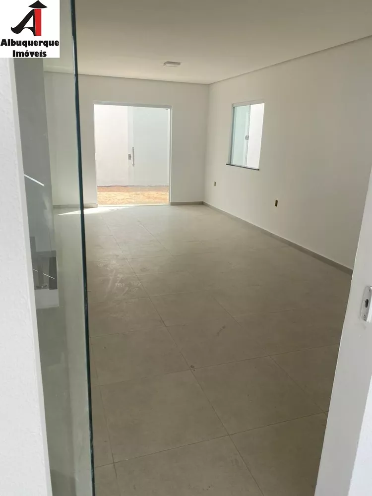 Casa à venda com 3 quartos, 225m² - Foto 4