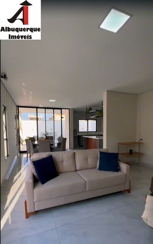 Casa à venda com 4 quartos, 379m² - Foto 1