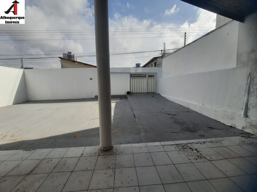 Casa à venda com 3 quartos, 3m² - Foto 1