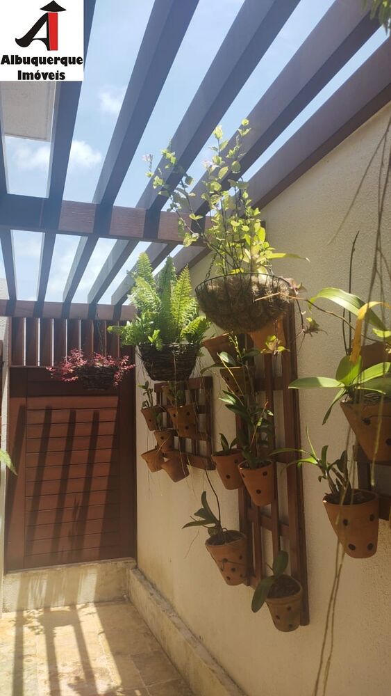 Casa à venda com 3 quartos, 250m² - Foto 1