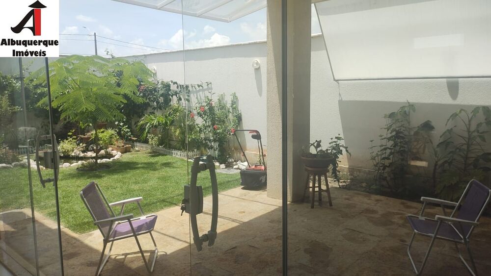 Casa à venda com 3 quartos, 250m² - Foto 2