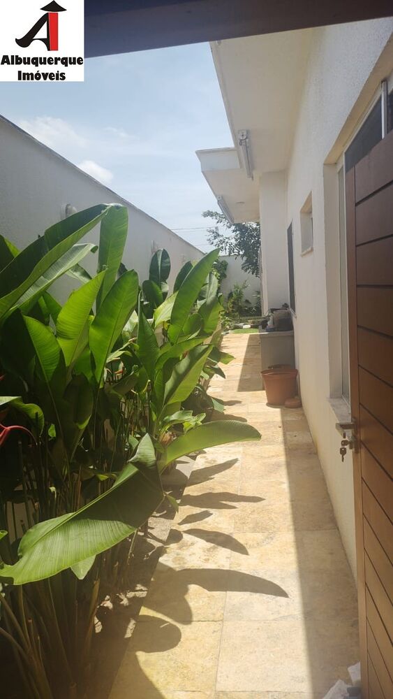 Casa à venda com 3 quartos, 250m² - Foto 3