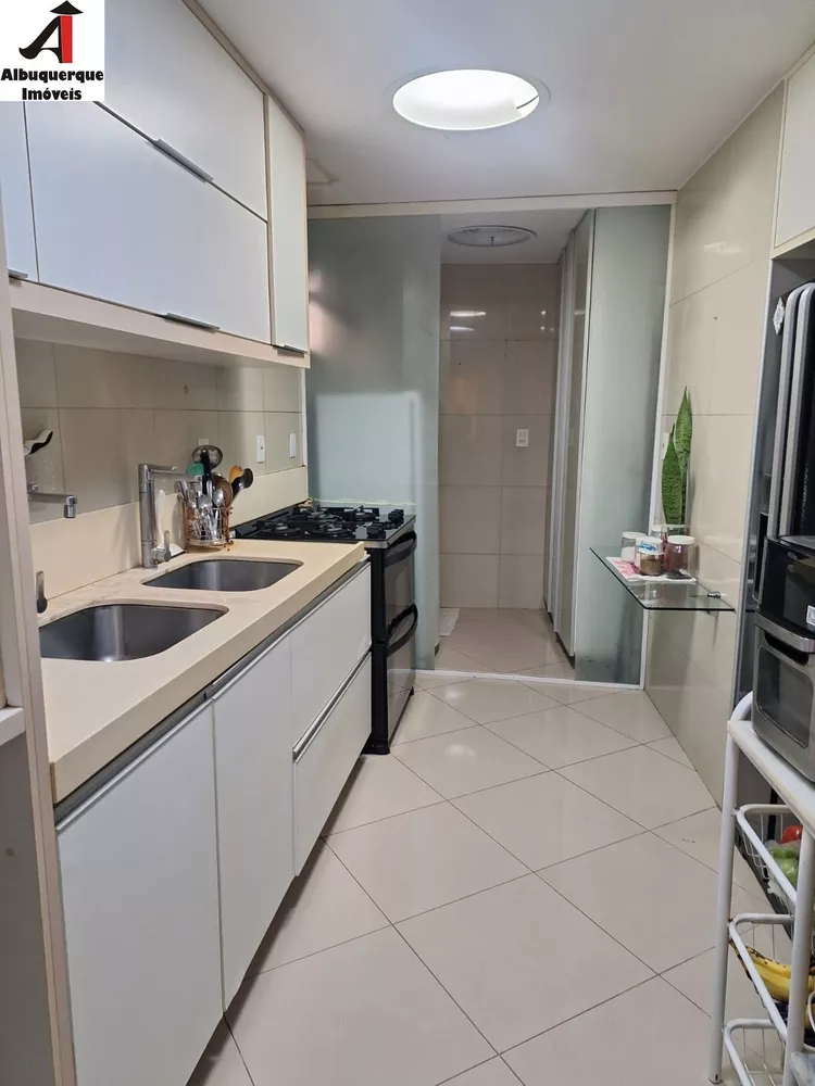 Apartamento à venda com 3 quartos, 126m² - Foto 2