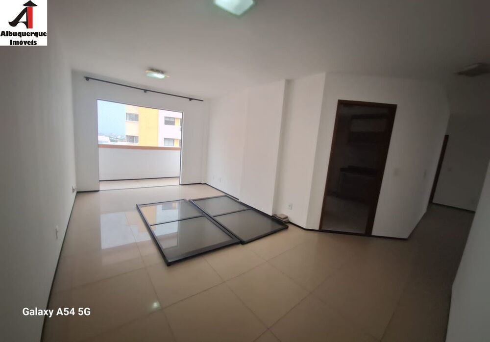 Apartamento à venda com 4 quartos, 220m² - Foto 2