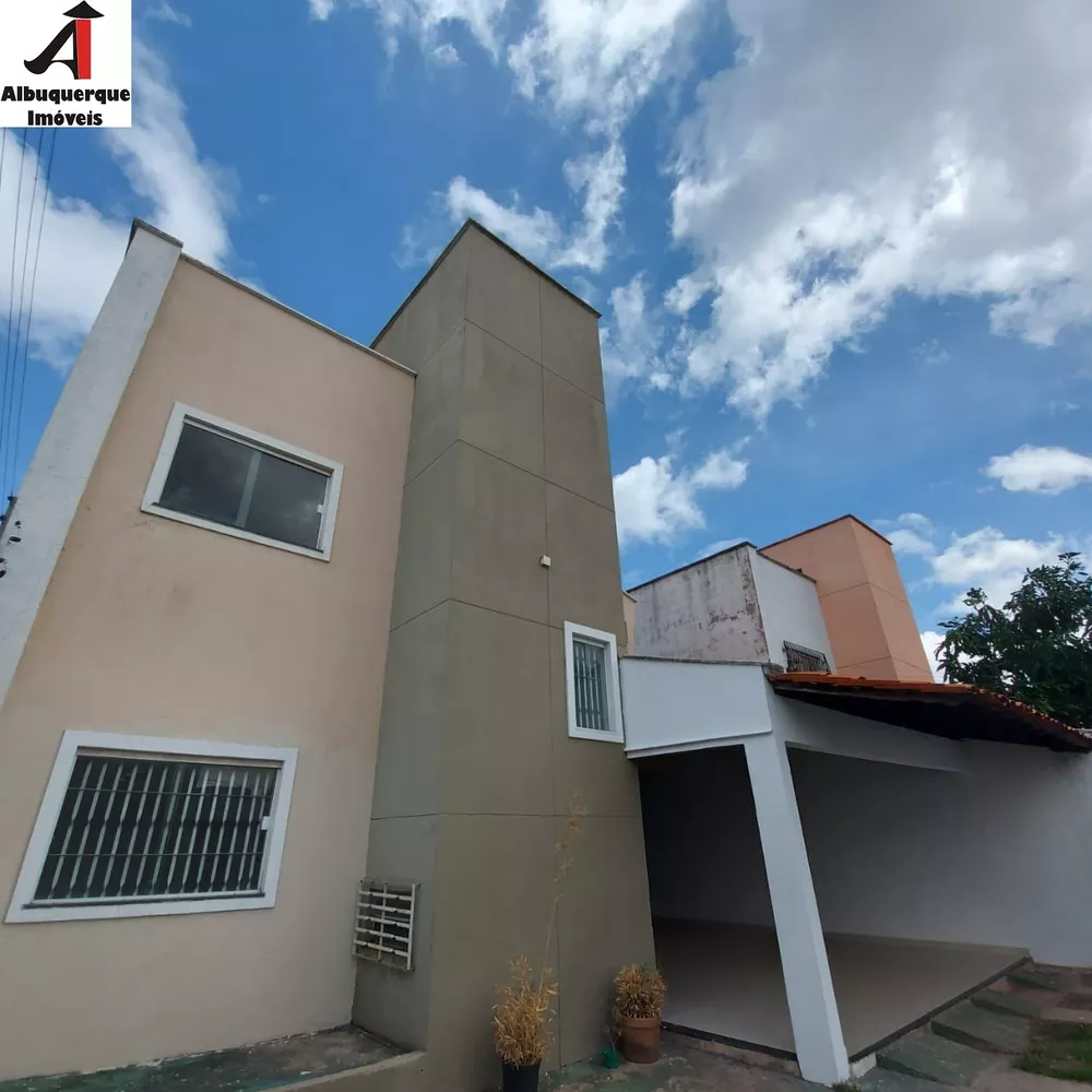 Casa à venda com 3 quartos, 275m² - Foto 1