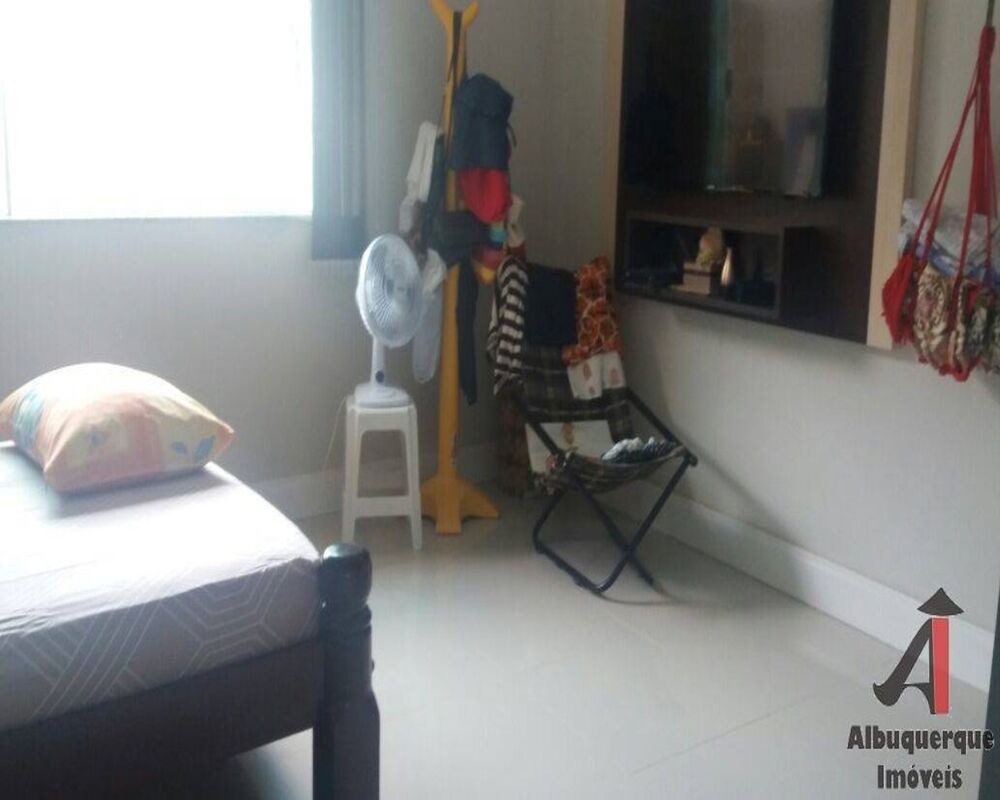Casa à venda com 3 quartos, 360m² - Foto 2