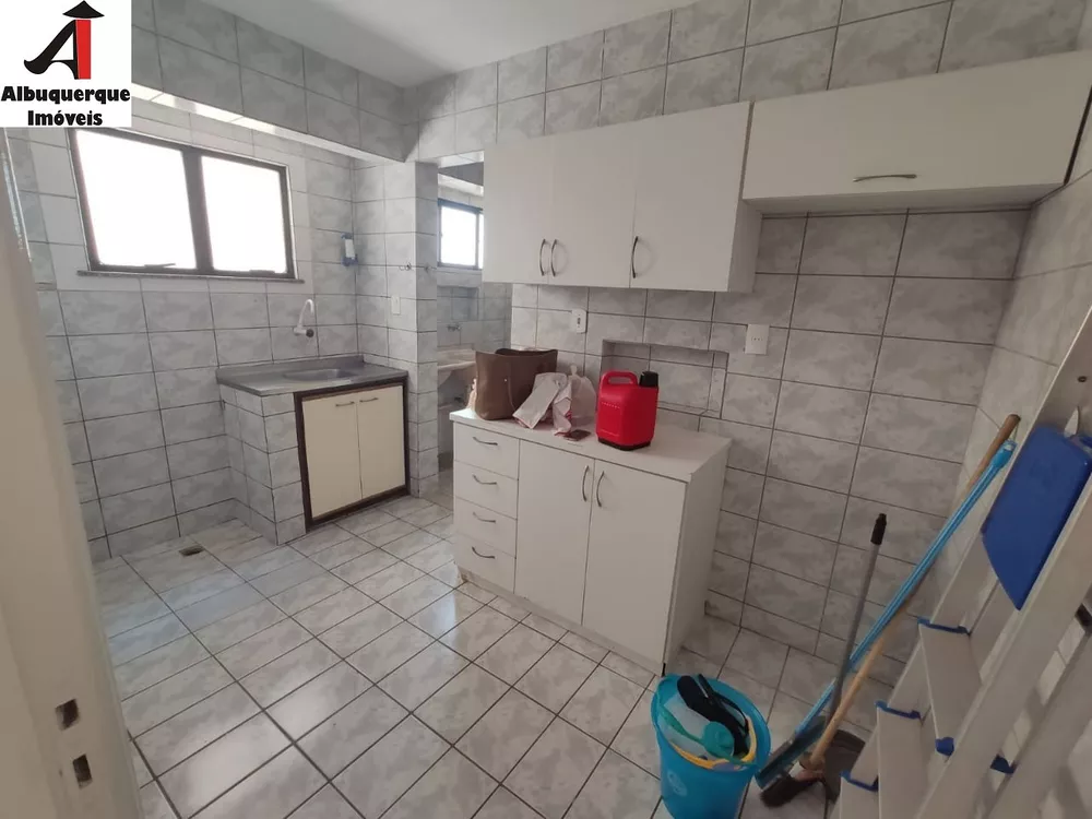 Apartamento à venda com 2 quartos, 65m² - Foto 4