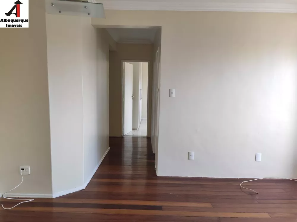 Apartamento à venda com 2 quartos, 65m² - Foto 2