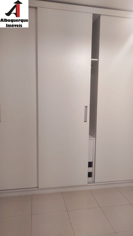 Apartamento à venda com 3 quartos, 165m² - Foto 2