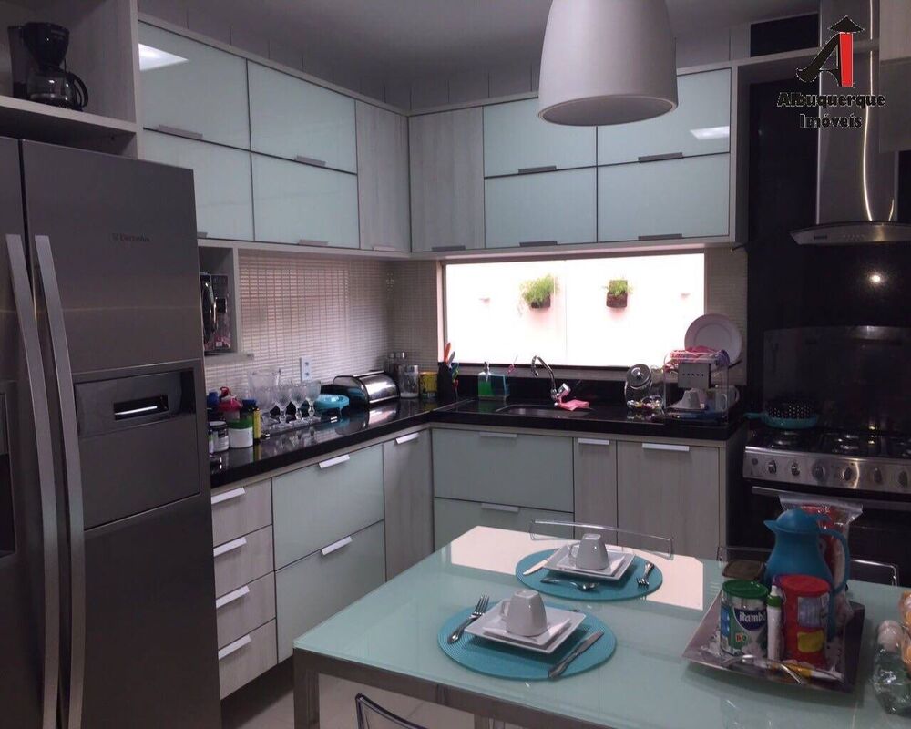 Casa, 3 quartos, 192 m² - Foto 2
