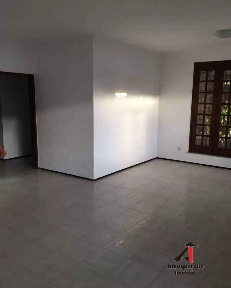 Casa para alugar com 3 quartos, 200m² - Foto 4