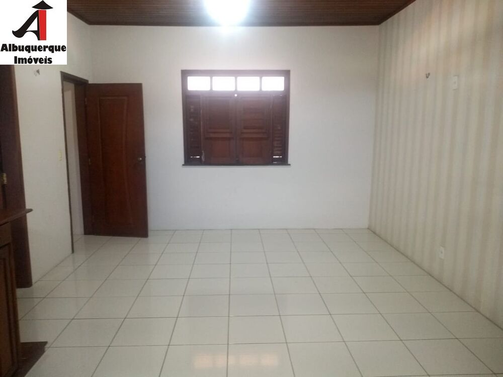 Casa à venda com 4 quartos, 220m² - Foto 2