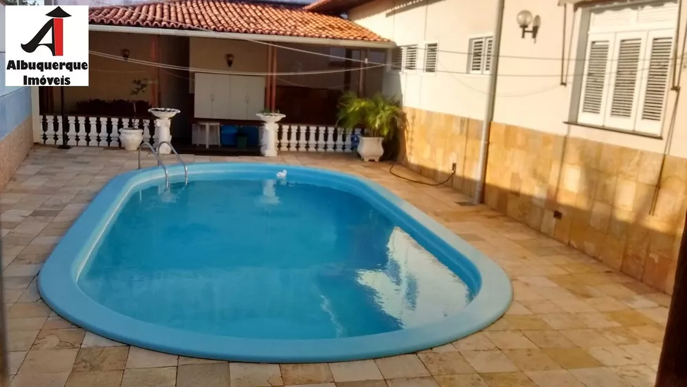 Casa à venda com 5 quartos, 380m² - Foto 1