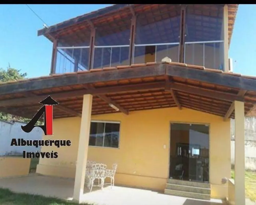 Casa à venda com 3 quartos, 1350m² - Foto 1