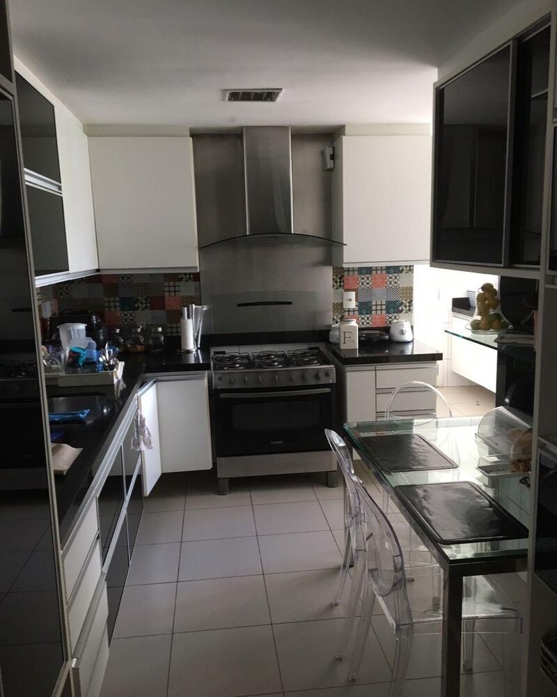 Apartamento à venda com 4 quartos, 196m² - Foto 2
